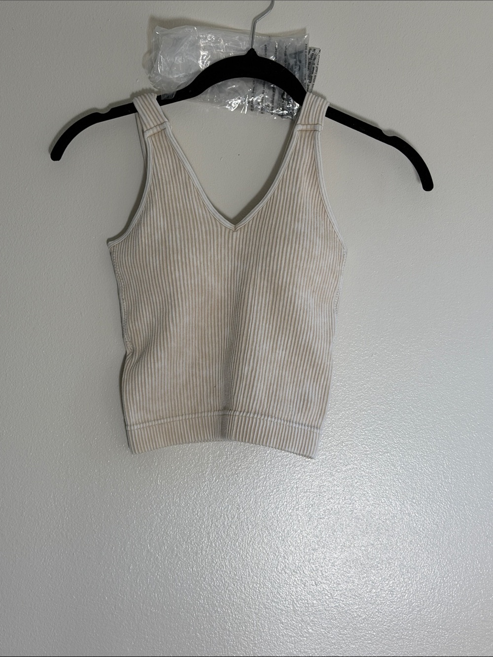 Zenana White Ribbed V-Neck Cropped Tank - Picture 2 of 6